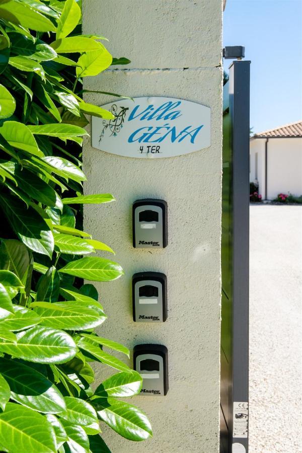 Villa Gena Saint-Médard-dʼEyrans Exteriör bild