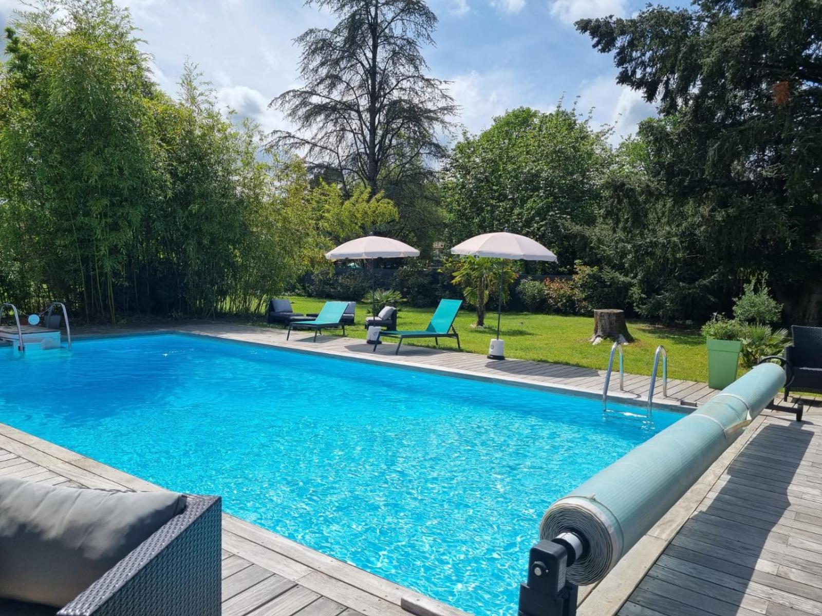 Villa Gena Saint-Médard-dʼEyrans Exteriör bild